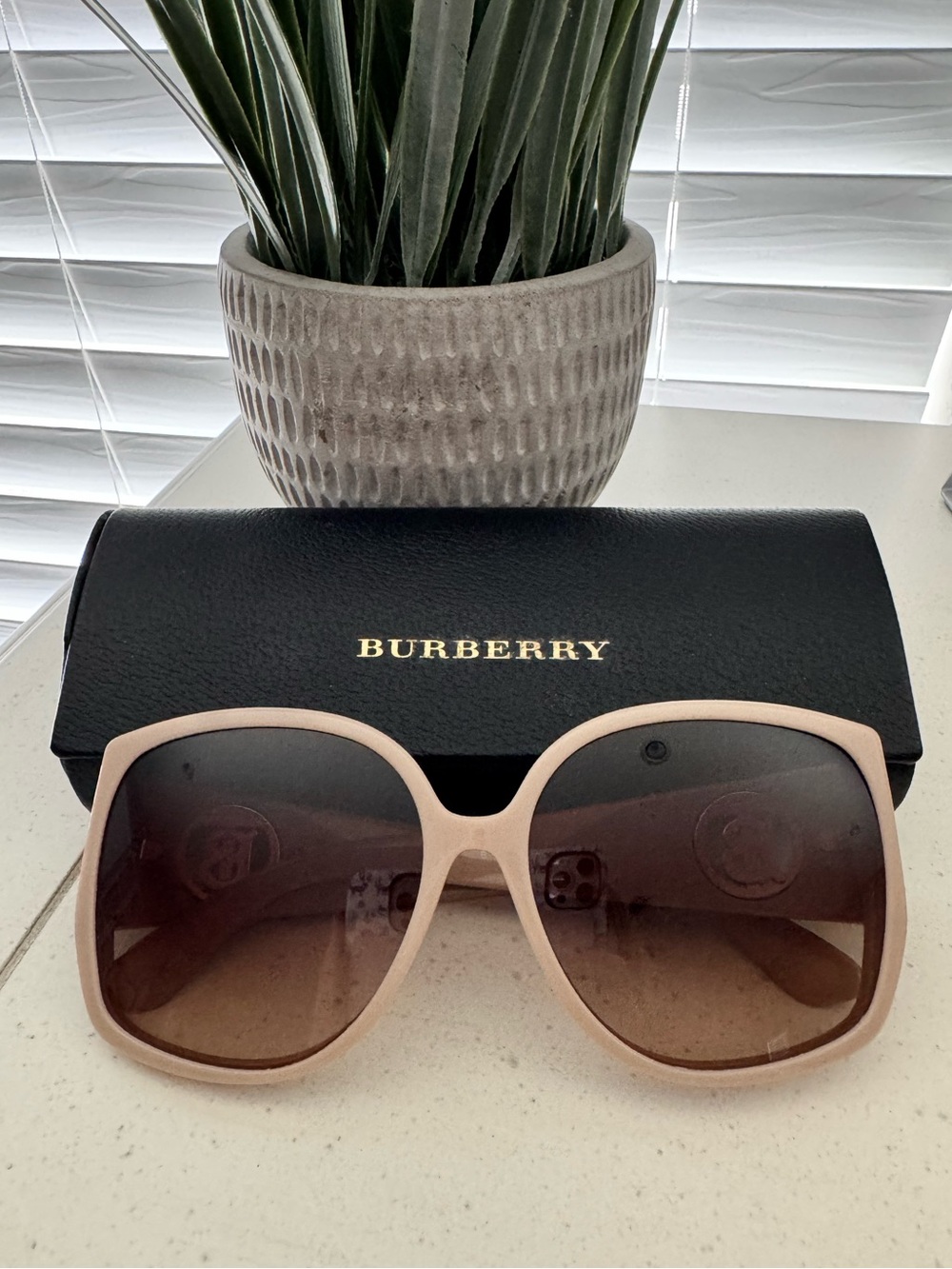Burberry Pink-Beige Oversized Sunglasses with Brown Gradient Lenses